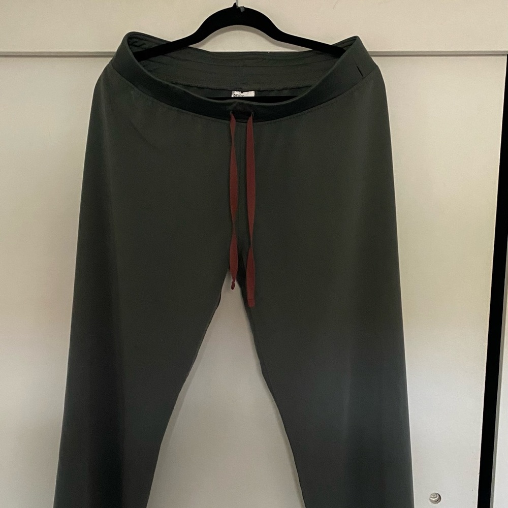 Bonsai Medium Tall Livingston figs Scrub Pants